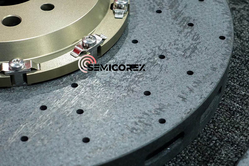 Analys av kol-keramiska kompositbromssystem